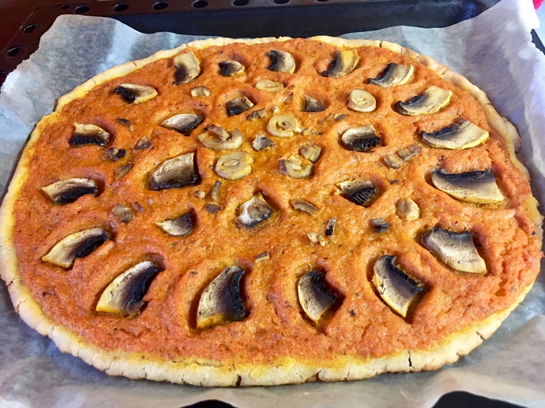 Пицца на рисовой муке с соусом «Маринара» и шампиньонами