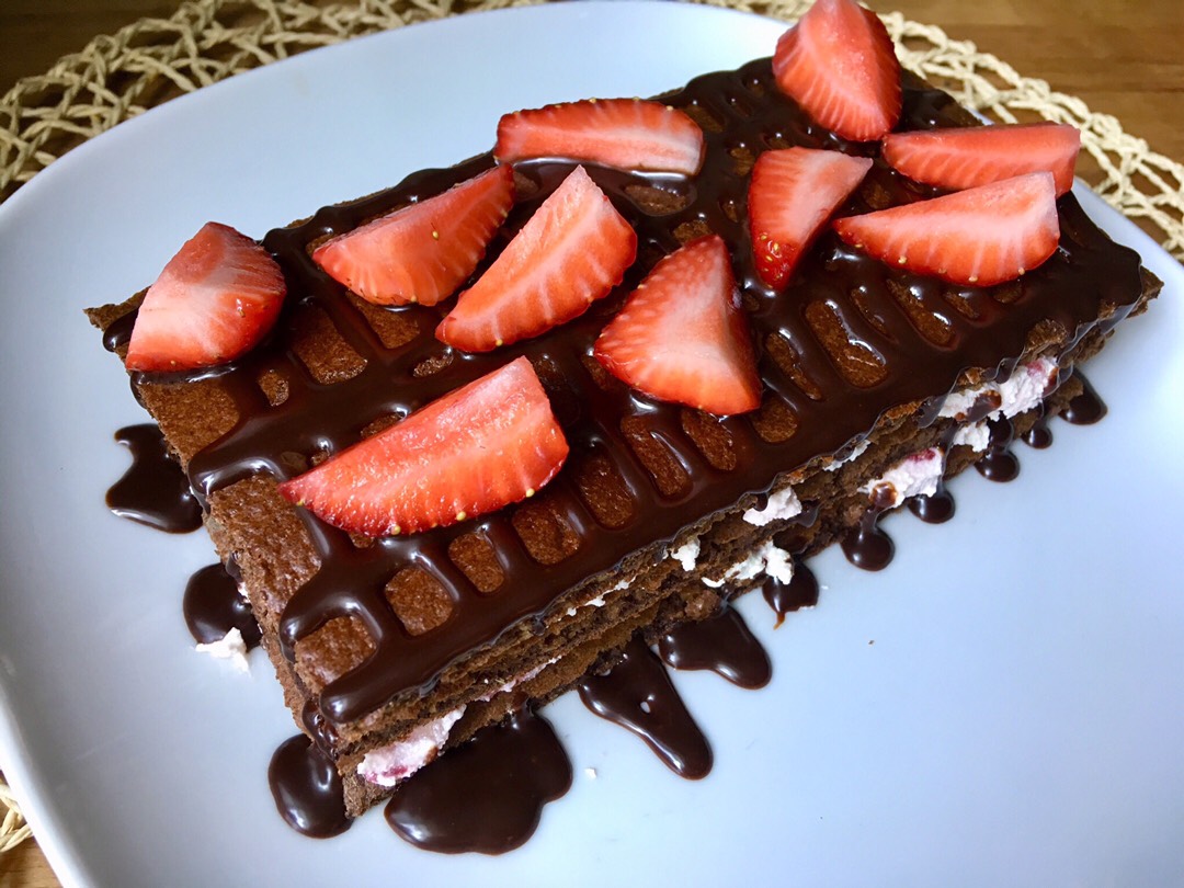 Шоколадный торт с клубникой: пошаговый рецепт быстро и просто от Марины Выходцевой