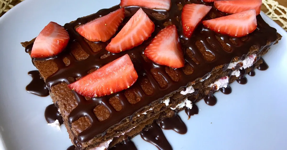 Шоколадно клубничный торт