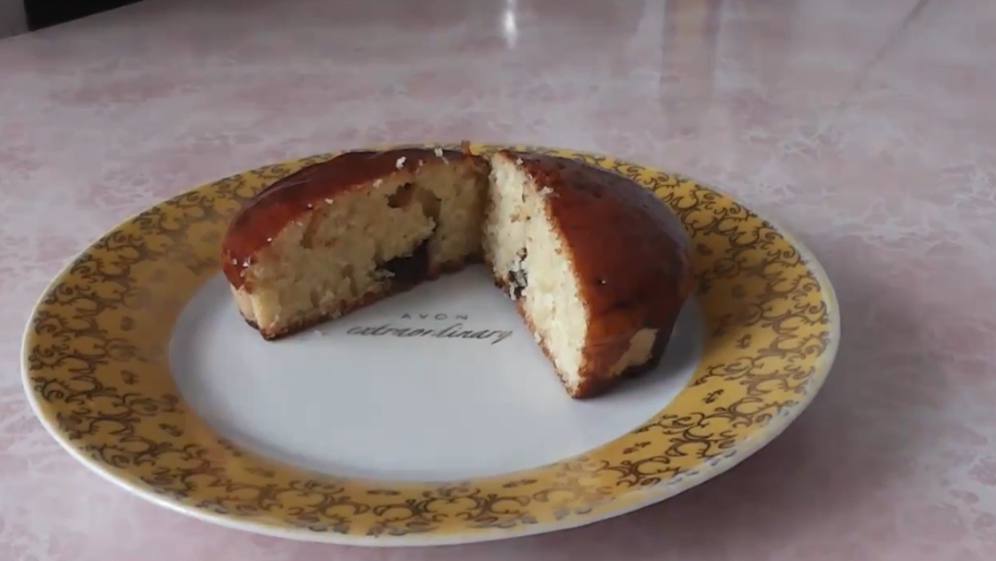 Маффины - пирожное с начинкой из шоколада и чернослива