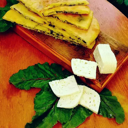 Цахараджын - осетинский пирог со свекольной ботвой и брынзой