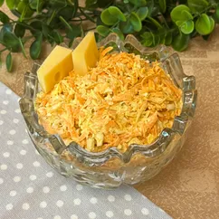 Салат из моркови с яйцом и сыром