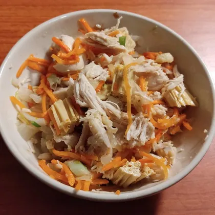 Салат из курицы со спаржей и морковью по-корейски с луком