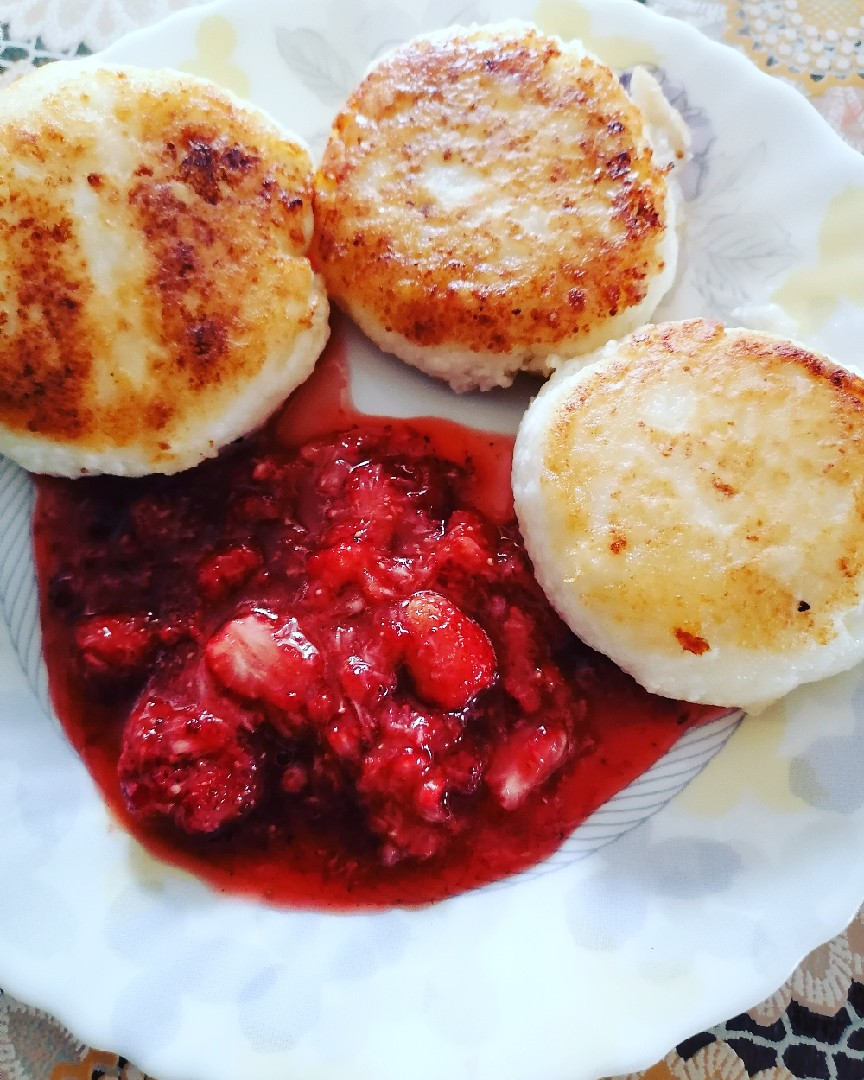 Сырники с клубничным соусом!!!