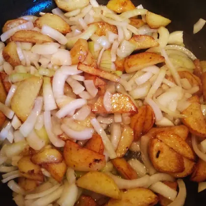 Жареный картофель с луком