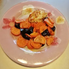 Морковь с черносливом