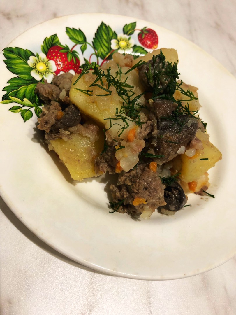 Картофель с грибами и фаршем
