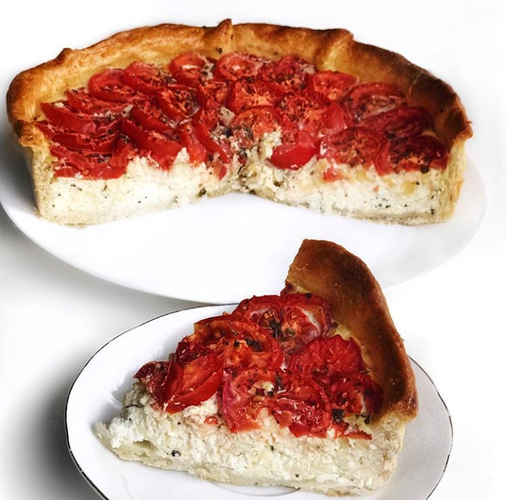 Пирог с творожно-сырной начинкой и помидорами