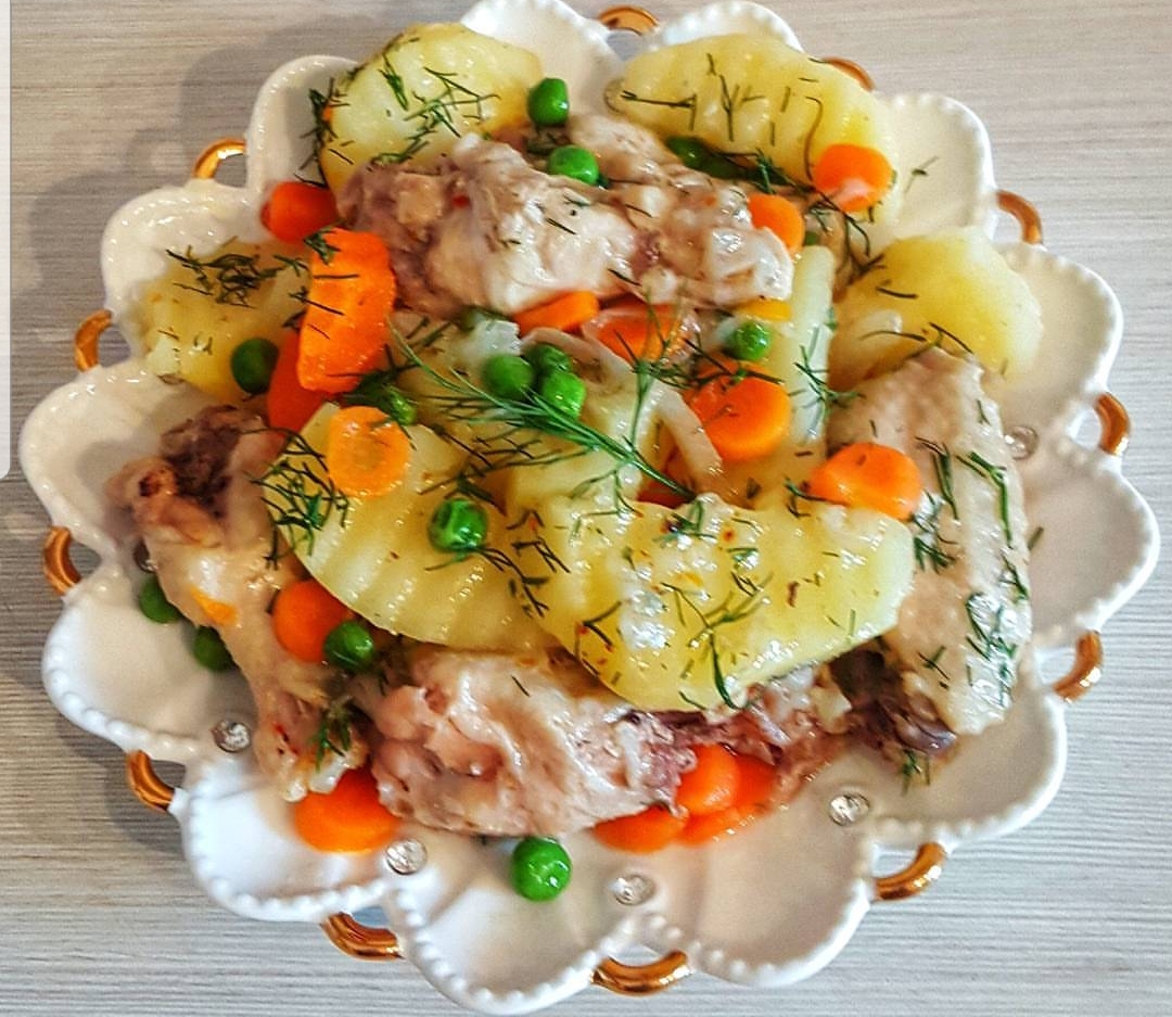 Тушеные куриные крылышки с картошкой в кастрюле - классический рецепт с фото