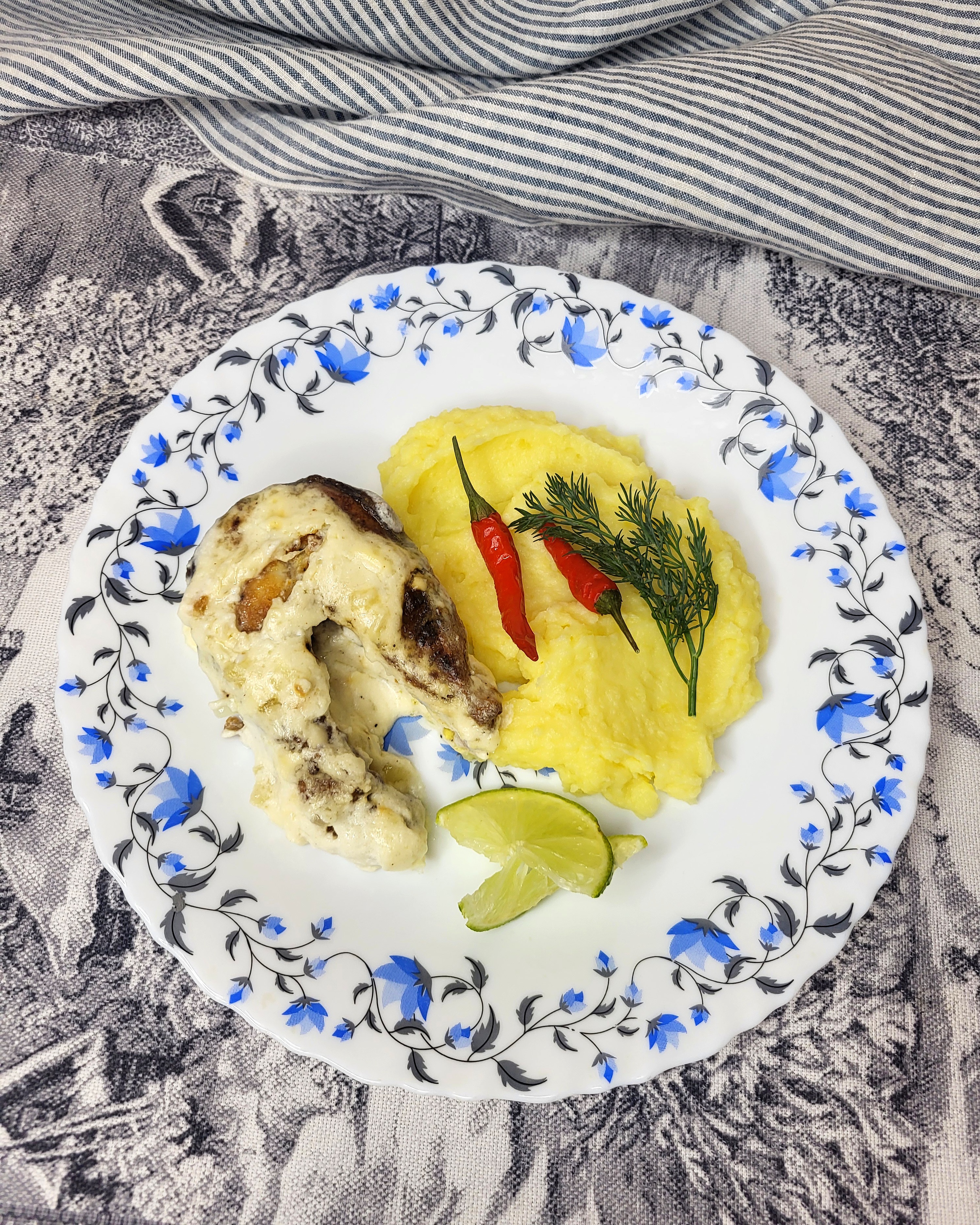 Рыба в сметанном соусе 