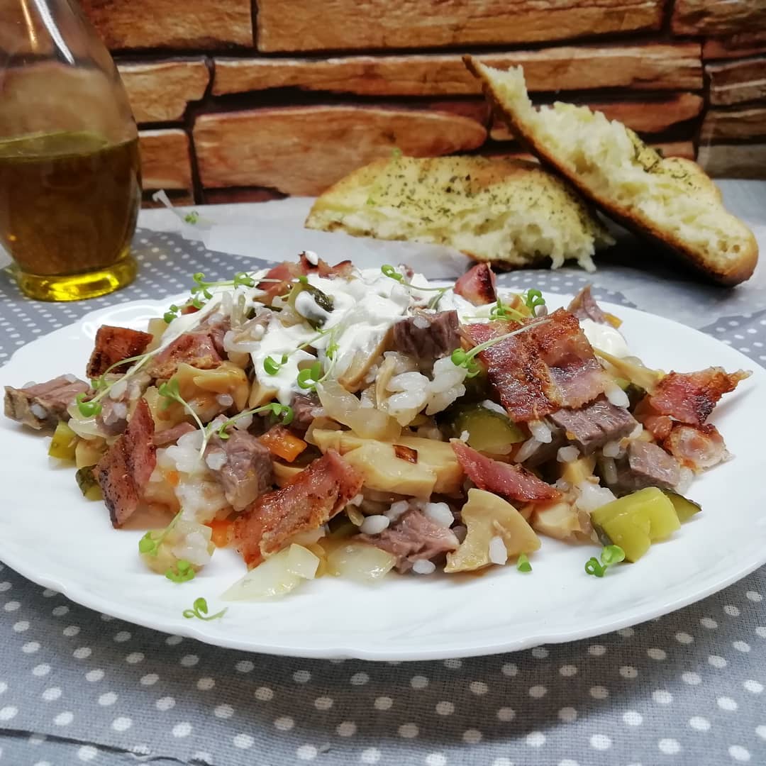 салат из говяжьей печени с морковью и луком и шампиньонами | Дзен