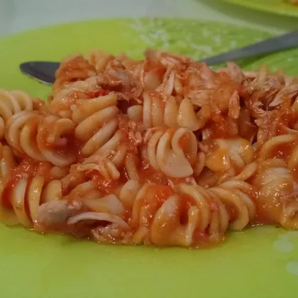 Спиральки в томатном соусе