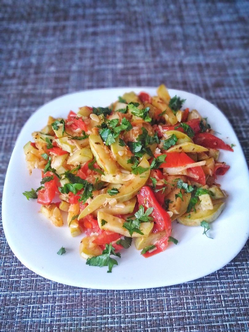Тушеные кабачки с помидорами на сковороде — рецепт с фото пошагово