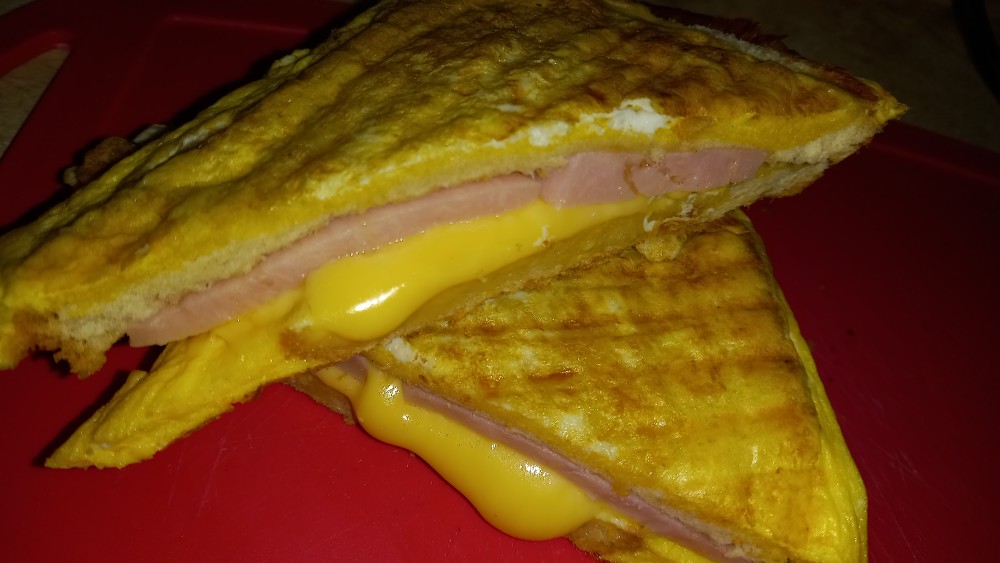 Необычный сэндвич на завтрак