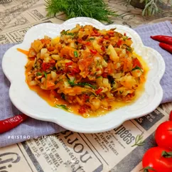 Кабачки тушеные с овощами и хлопьями чили