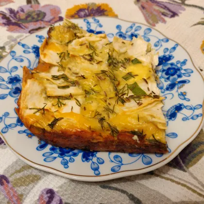 Рваный пирог из лаваша с сыром, зеленью и жареной грудкой🍕☘️🧀