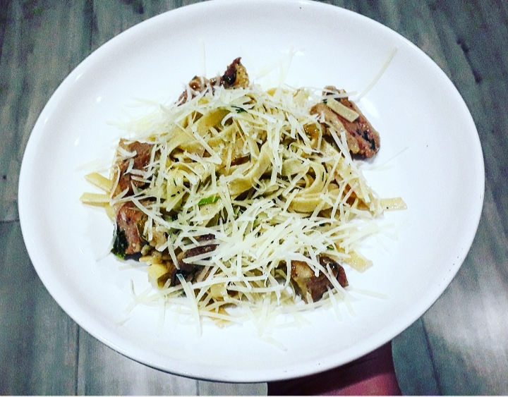 Девочки, просто шикарная паста с беконом и пармезаном!🤤👍