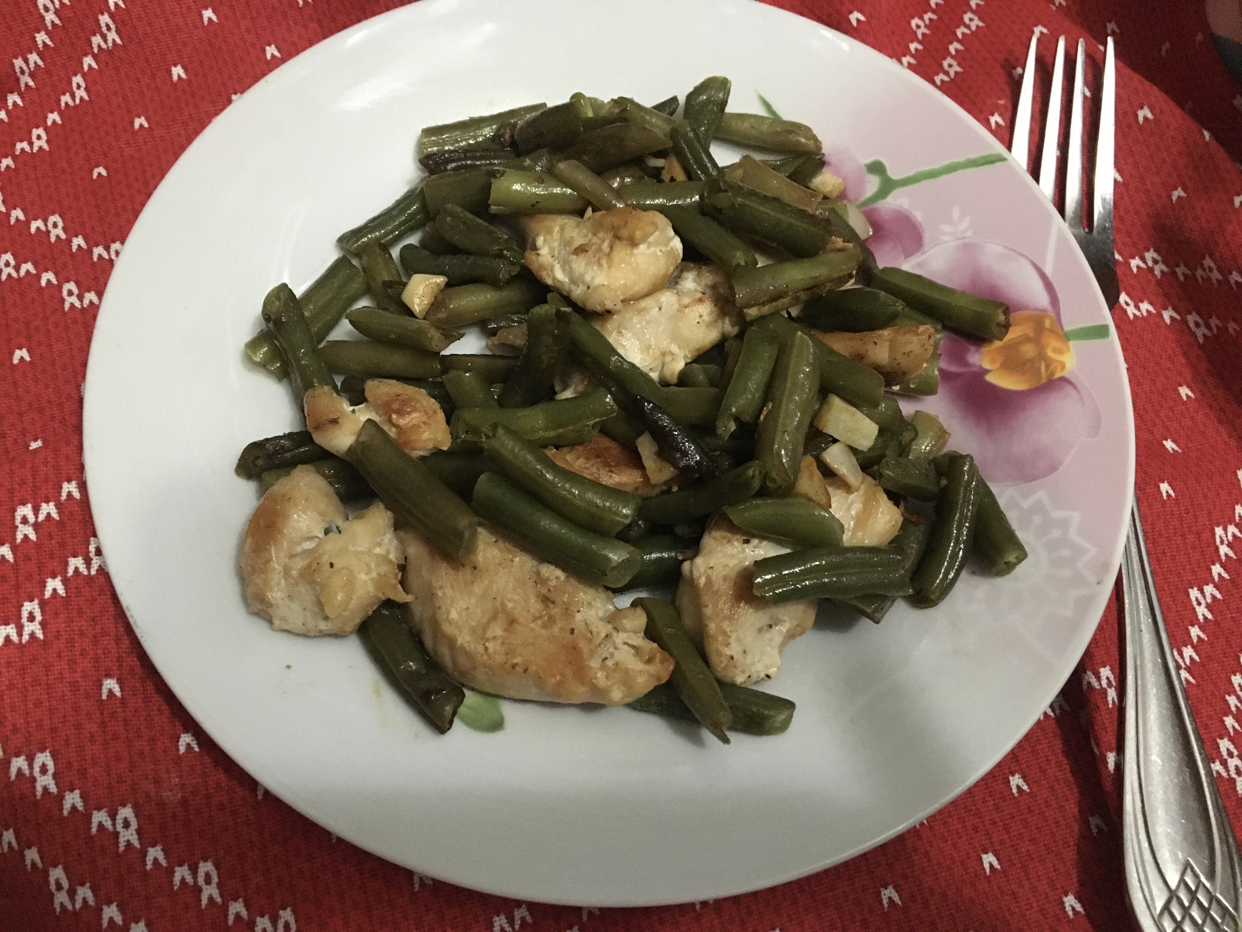 Стручковая фасоль с куриной грудкой 