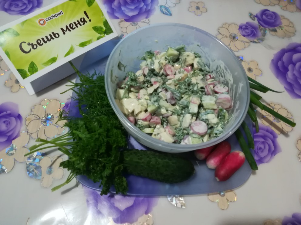 Салат с яйцом и редисом