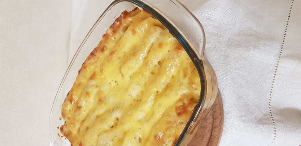 Каннеллони с соусом бешамель