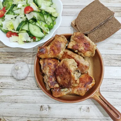 Жареная курица на сковороде
