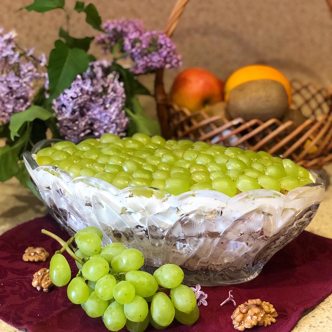 Салат слоями с виноградом 🍇 - рецепт автора Татьяна Алешина 🌳