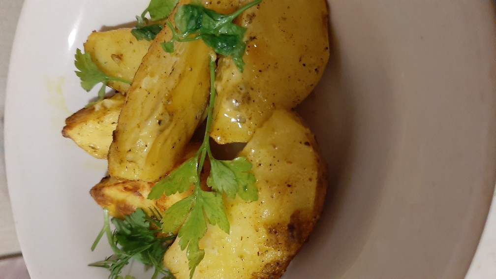 Картофель, запечённый в духовке, по-деревенски