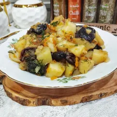 Картофель, тушёный с черносливом 