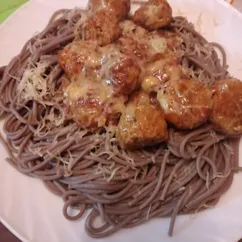 🍝Гречневая лапша с фрикадельками в томатном соусе. 🍝