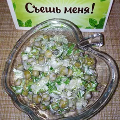 Салат Зелёный из огурцов, зелени и горошка