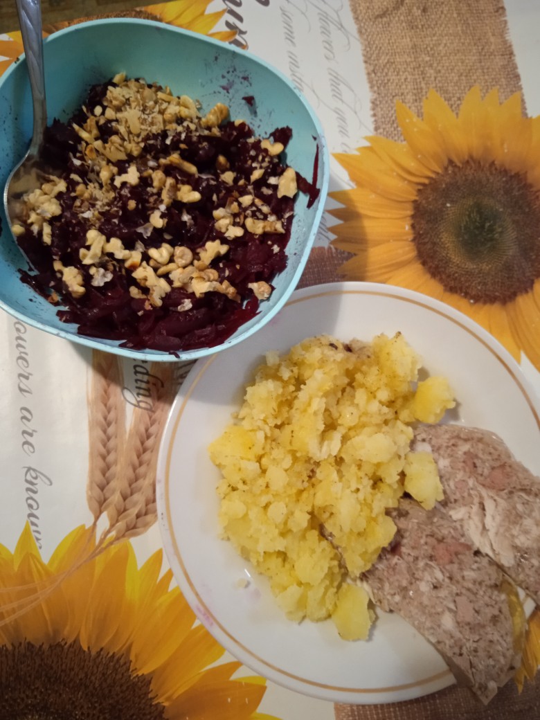 Свекла запеченная с грецкими орехами
