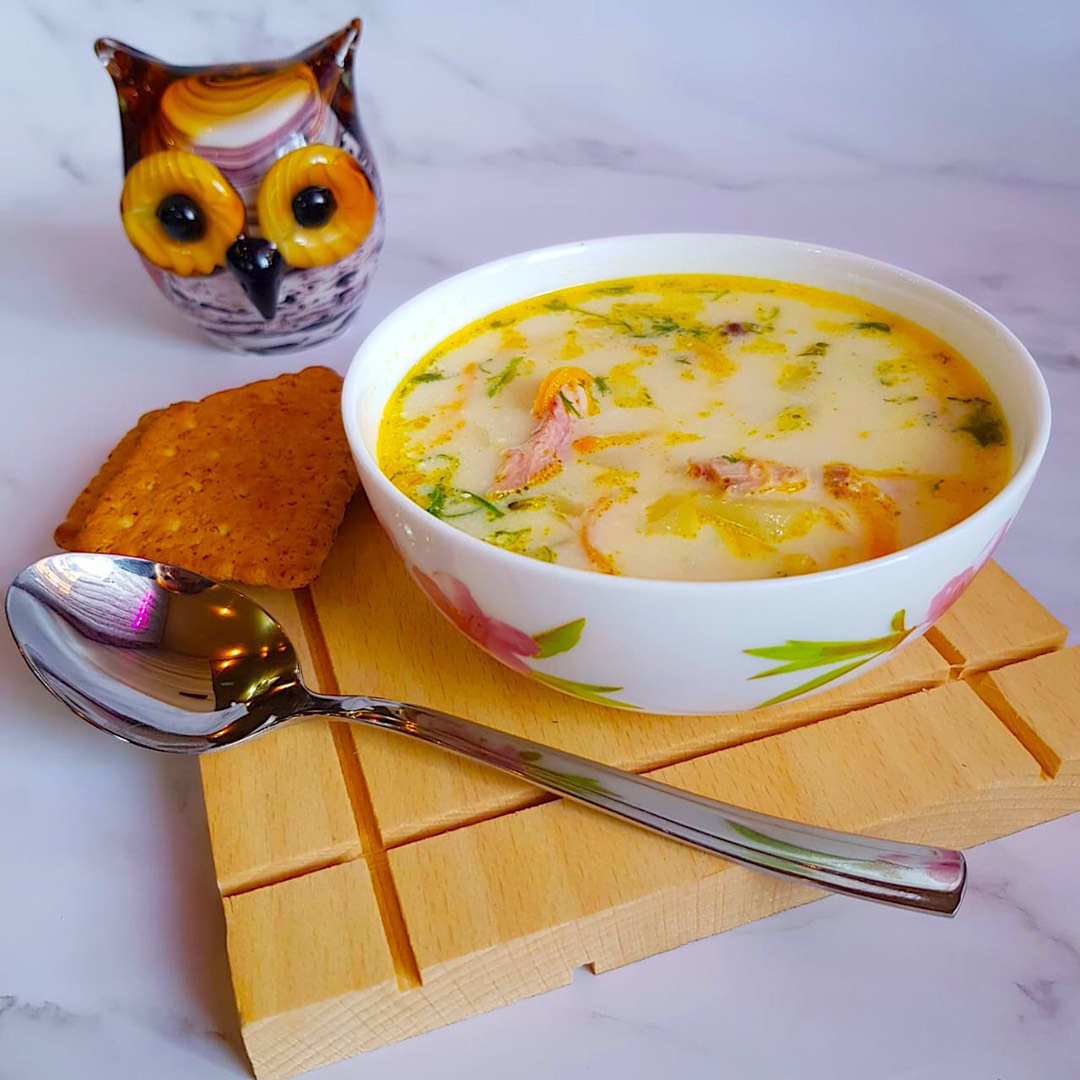 Сырный суп с копченой курицей в мультиварке