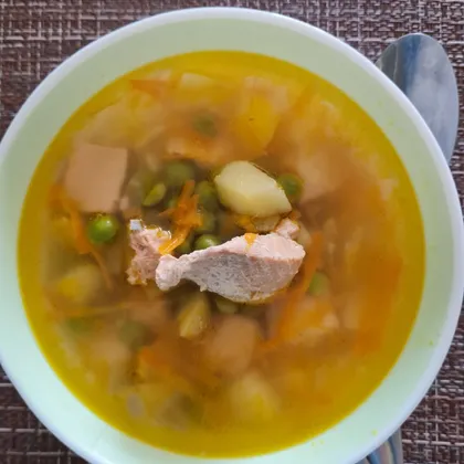 Рыбный суп с зелёным горошком