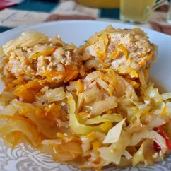 Мясные тефтели тушёные с капустой