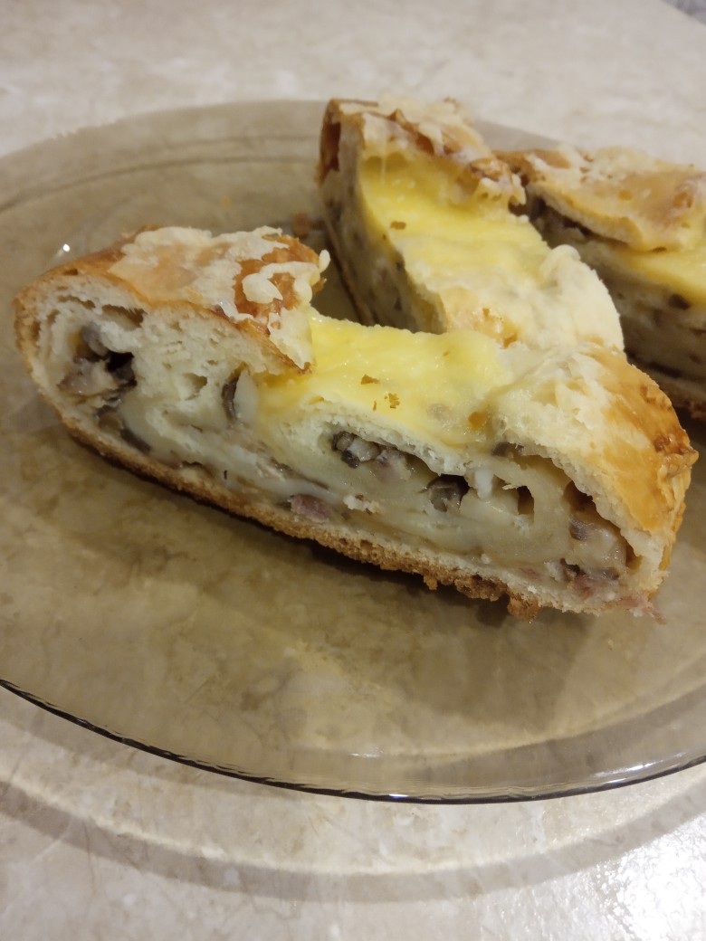 Рулет с грибами и мясом
