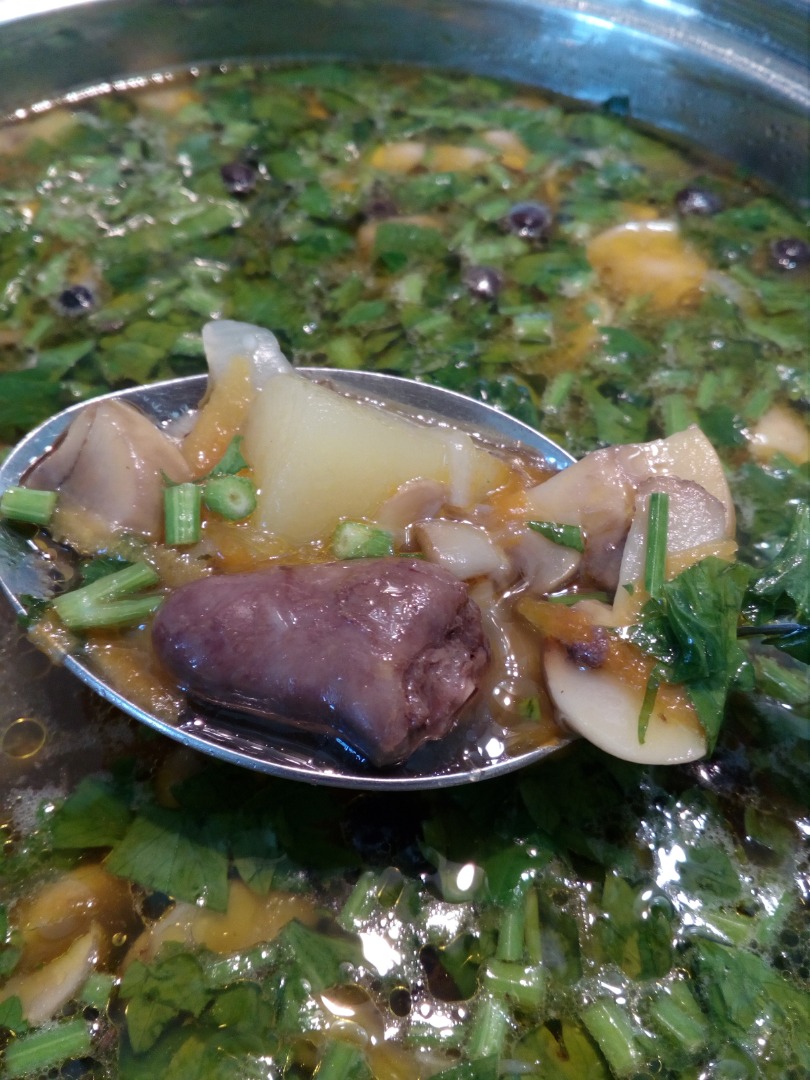 Суп с куриными сердечками и грибами