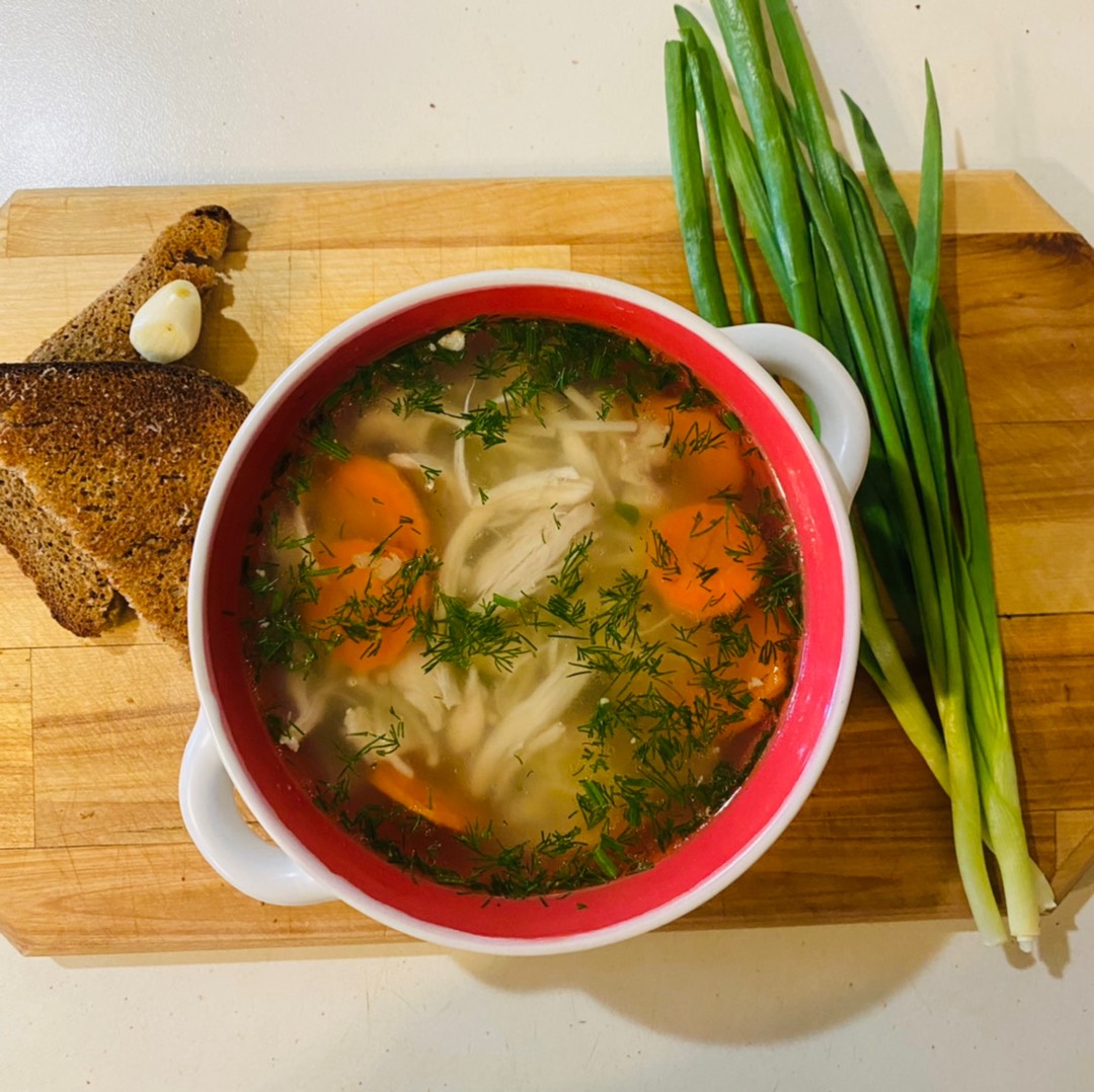 Лёгкий классический куриный суп с вермишелью, без масла и картофеля (ПП, детское меню)