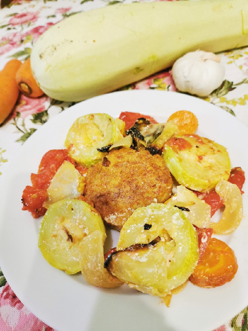 Куриная котлета с овощами гриль