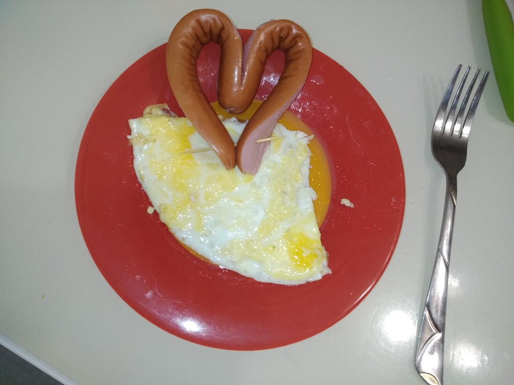Яичница с сосиской