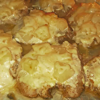 Куриная грудка в медово-горчичном маринаде под сыром с ананасами