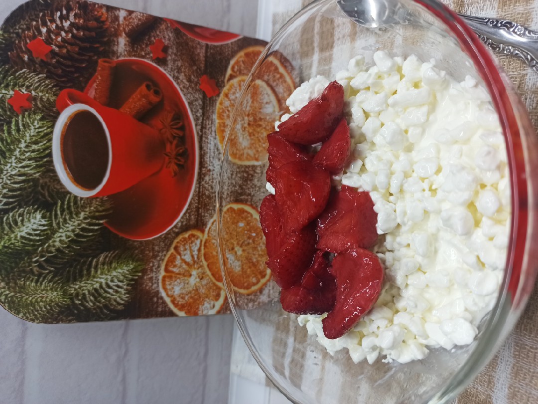 Творог с клубникой