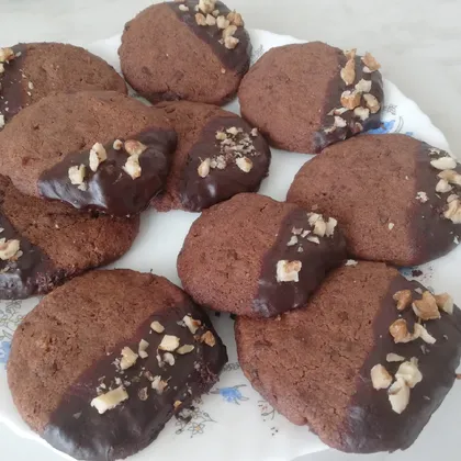 Шоколадные печенья с орехами