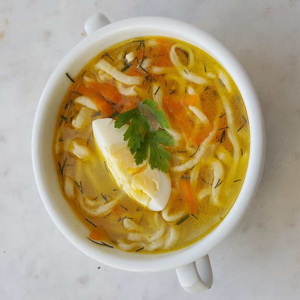 Домашняя лапша самый вкусный рецепт. Лапшовый суп. Куриный суп с домашней лапшой. Лапша домашняя. Суп лапша домашняя.