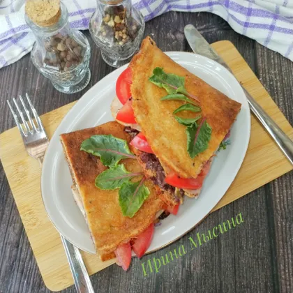 Овсяноблин с плавленым сыром и пастой из оливок каламата 
