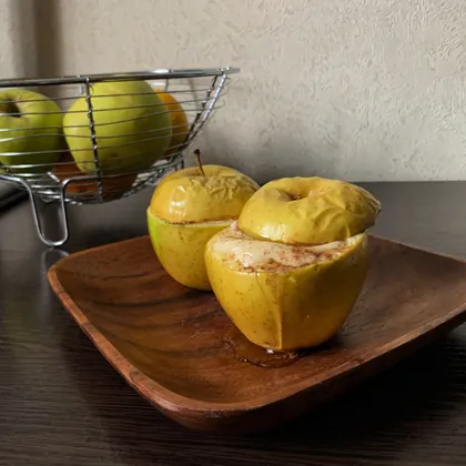 Запеченные пп яблочки с бананово-творожной начинкой и изюмом (БЕЗ сахара)