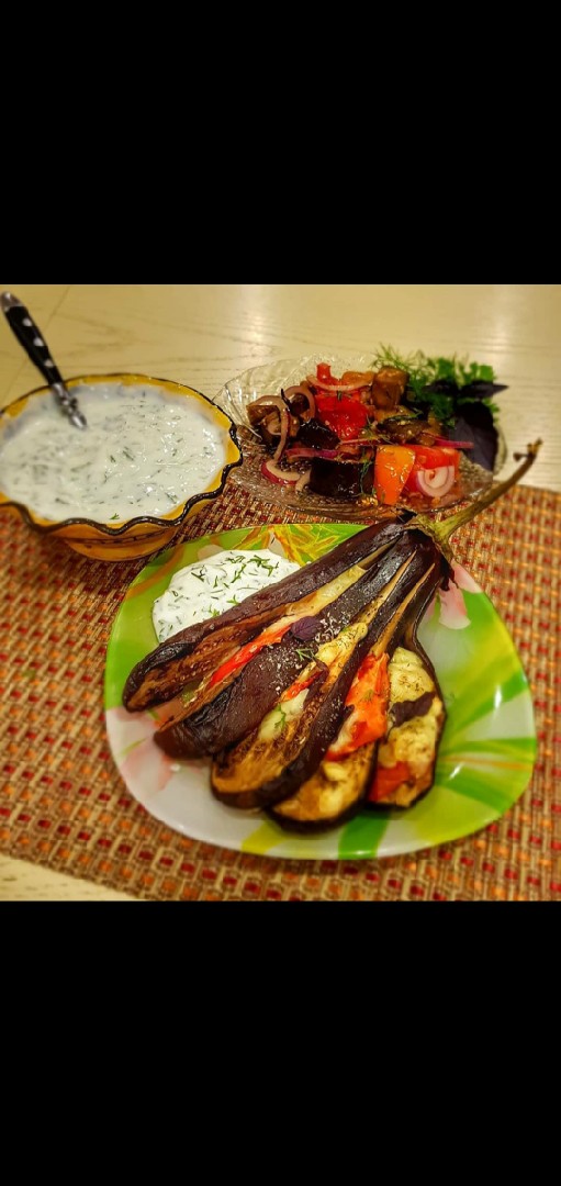 Запечённые баклажаны с сыром и томатами