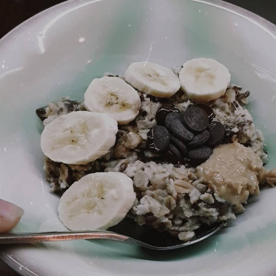 Каша с семенами льна на воде с бананом и шоколадом +🥜 паста