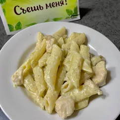 Паста с курицей и песто