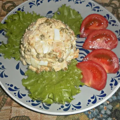 Салат с курицей и зеленым горошком