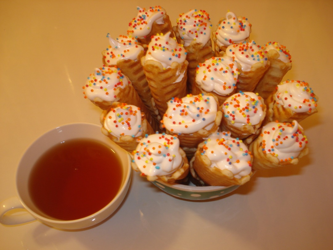 Трубочки с белковым кремом